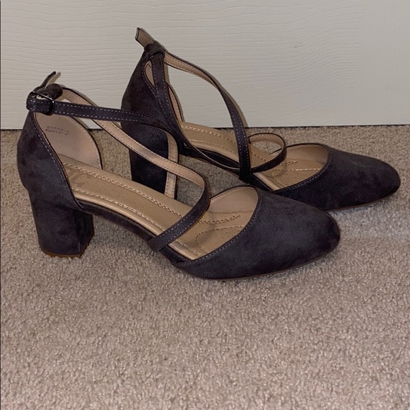 Journee Size 9 Grey Heels - Picture 3 of 6